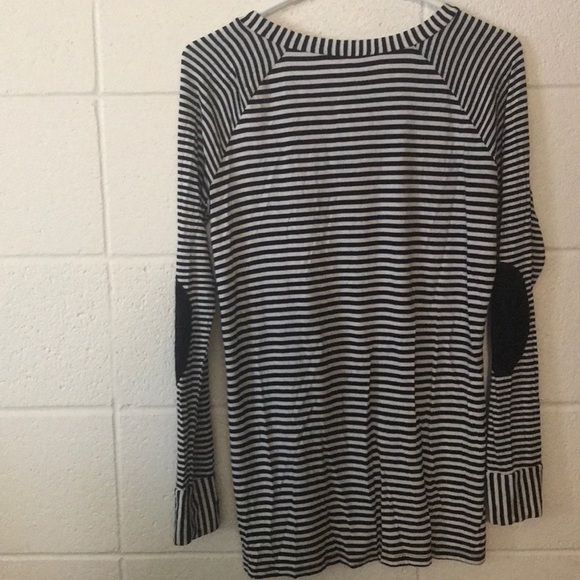 Striped boutique bought long sleeve - Picture 6 of 6